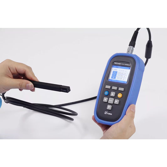 QIUSUO Three-Axis Tesla Meter Digital Triaxial Tesla Meter with Range 2 mT～3000 mT Accuracy 0.5% +/- Polarity Display Unit Switch mT G A/m for Measuring the Magnetic Density value of DC or AC Triaxial Magetic Field