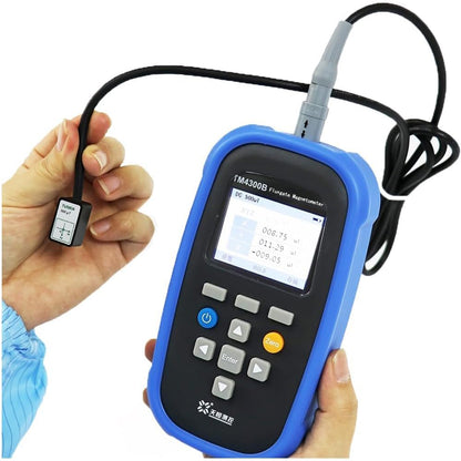 QIUSUO Handheld 3-Axis Fluxgate Magnetometer Teslameter Gauss Meter Tester with Accuracy 2% Range 0 to 100μT Resolution 10nT for Fragmentation Processing Security Check 5-Digits Display Magnetic Measurement Data Storage for Magnetic Shielding Evaluation
